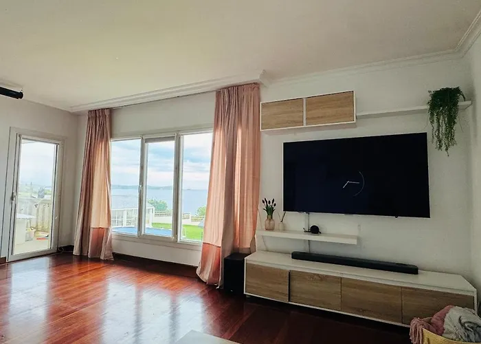 Bascuas House With Ocean Views Hébergement de vacances *