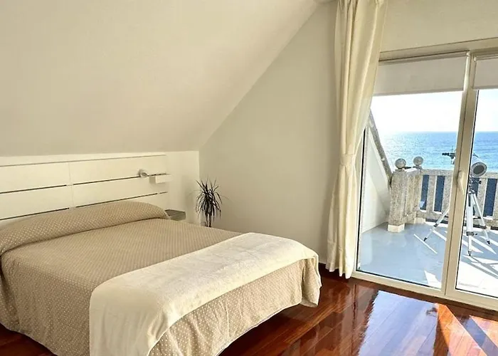 Bascuas House With Ocean Views Hébergement de vacances Aios