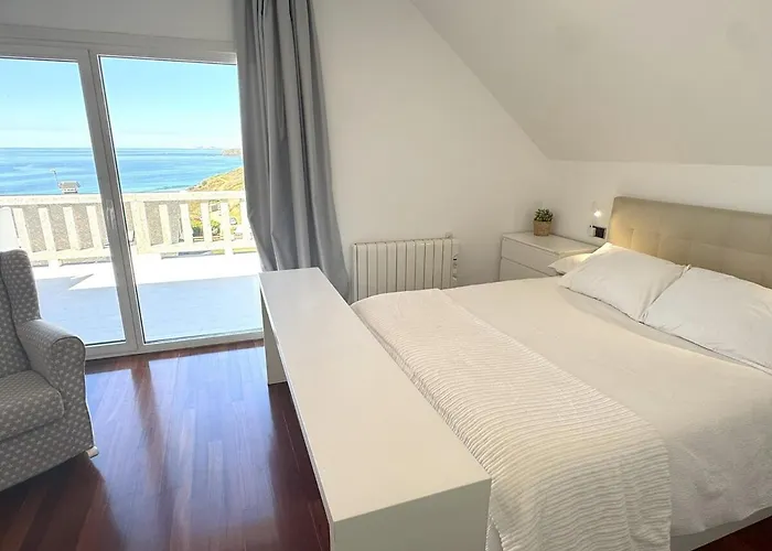 Bascuas House With Ocean Views Hébergement de vacances *