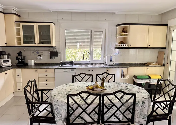 Bascuas House With Ocean Views Hébergement de vacances *